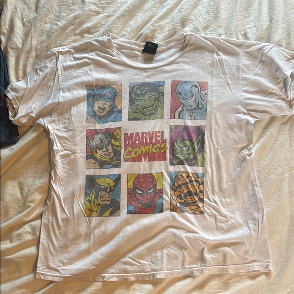Vintage Marvel Graphic T-Shirts Set, Size M, Except the White Shirt is a L. - Picture 4 of 7